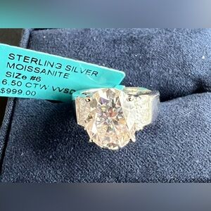 6.50 CTW Stunning Sterling Silver Moissanite Ring - NWT